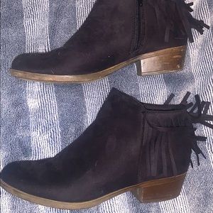 Size 8 black fringe booties